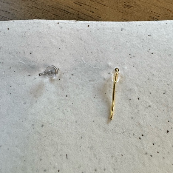 2 Gold Ear clips - Picture 2 of 2